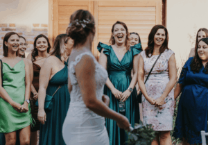Brautstrausswerfen als Hochzeitsritual