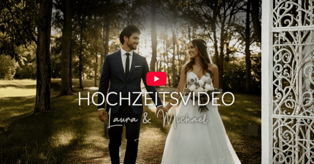 Titelbild zur Funktion Hochzeitsvideo mit Brautpaar im Wald und Play-Button als Videoanzeige.